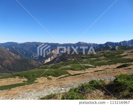 深秋的北阿爾卑斯山（從雙六山的山脊線看到的表銀座） 113216967
