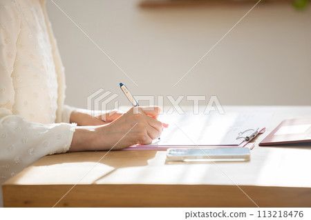 Women working at work 113218476
