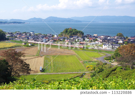 Scenery along the Chukai line with the 381 series natural pendulum train, the Yakumo express train 113220886