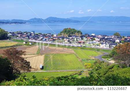 Scenery along the Chukai line with the 381 series natural pendulum train, the Yakumo express train Scenery along the Chukai line with the 381 series natural pendulum train, the Yakumo express train 113220887