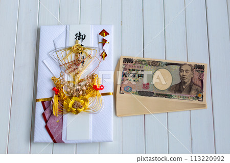 聘金：一捆一萬日圓的鈔票 113220992