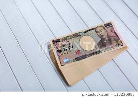 聘金:一捆一萬日圓的鈔票 聘金:一捆一萬日圓的鈔票 113220995