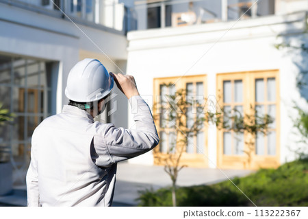 A scene where construction-related contractors are working 113222367