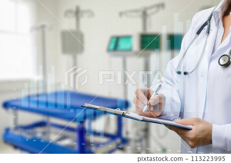 Doctor analyzes medical device graphs . Doctor analyzes medical device graphs . 113223995