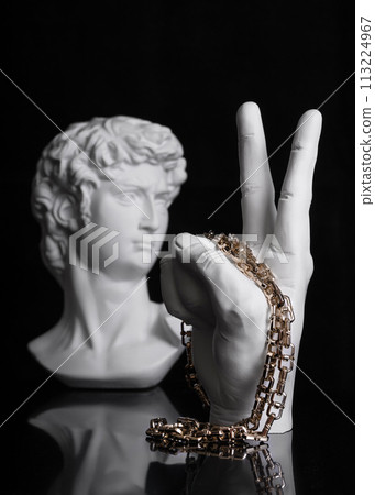 Big gold chain. 113224967
