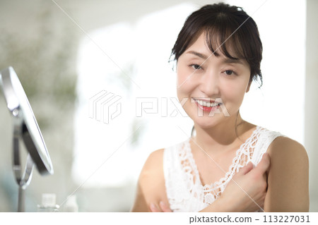 40多歲女性護膚美容形象 113227031