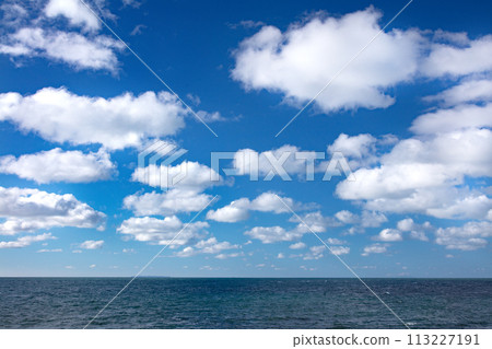 白雲飄滿天空的風景 白雲飄滿天空的風景 113227191