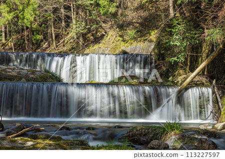 Water flowing down the clear Kibune River weir in Rakuhoku, Kyoto Water flowing down the clear Kibune River weir in Rakuhoku, Kyoto 113227597