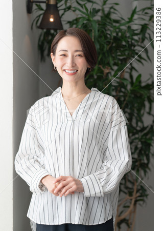 A woman with a smile 113229386