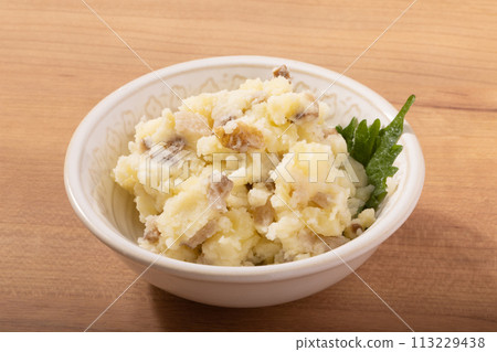 [Akita Prefecture] Iburi-gakko potato salad (with cream cheese) 113229438
