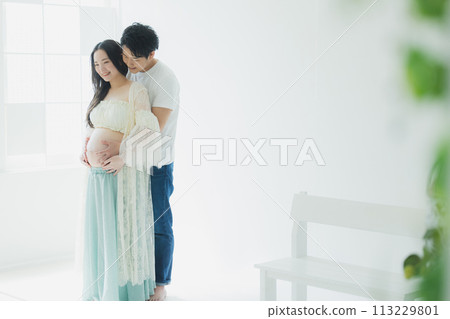 與孕婦關係密切的丈夫 與孕婦關係密切的丈夫 113229801