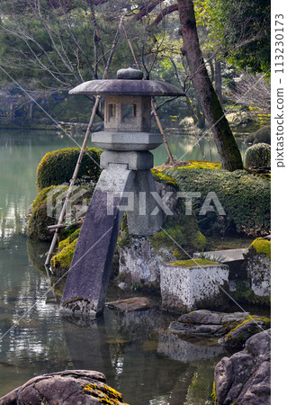 金澤文化財產指定庭園特別名勝兼六園琴寺燈籠 金澤文化財產指定庭園特別名勝兼六園琴寺燈籠 113230173