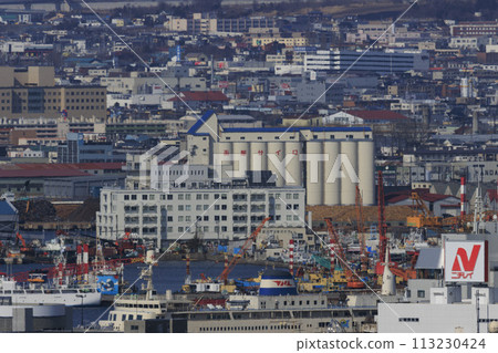 [Other than the large logo, the ship name and building logo have been blurred] From the former Seikan ferry Mashu Maru to the Hakodate city area (quite a distance) 113230424