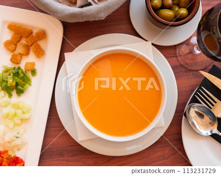 Cold Spanish soup, gaspacho, served in bowl 113231729