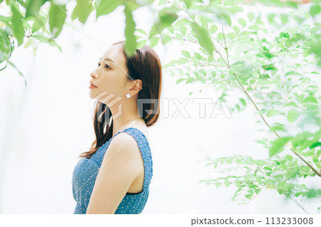 Summer image of a young woman Summer image of a young woman 113233008