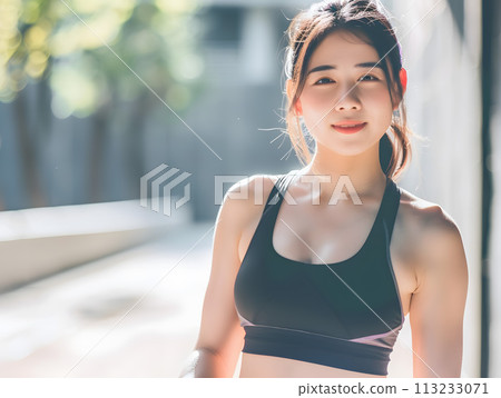 Asian woman smiling and enjoying energetic fitness life 113233071