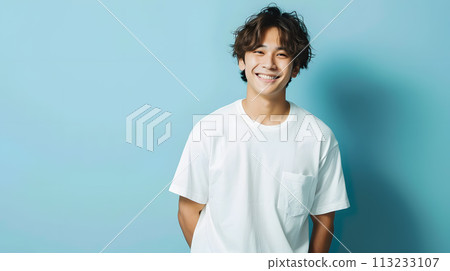 一個開朗的日本男人的自然肖像 一個開朗的日本男人的自然肖像 113233107