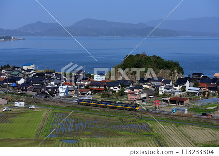 Kiha 187 series express train Super Matsukaze No. 6 running on the Sanin Main Line Kiha 187 series express train Super Matsukaze No. 6 running on the Sanin Main Line 113233304