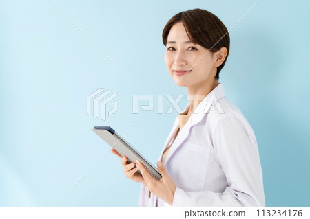 一位有病歷的女士 113234176