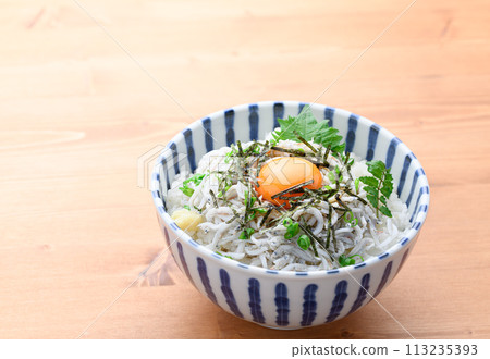Pot-fried shiitake on rice Pot-fried shiitake on rice 113235393