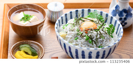 Pot-fried shiitake on rice Pot-fried shiitake on rice 113235406