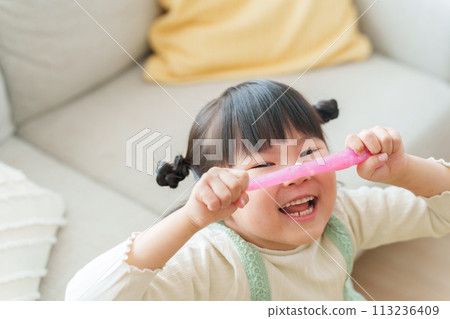 kid playing with slime 113236409