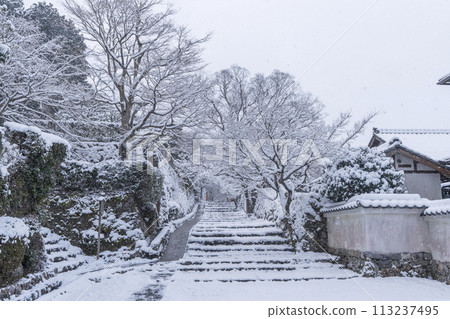 Winter in Kyoto, Ohara, snow-covered Sanzenin Temple approach, Kayaho Bridge (Miake Bridge) 113237495