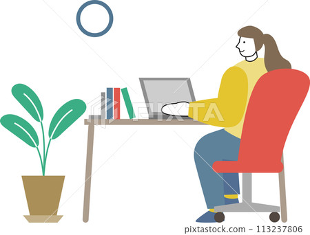 女人操作一台個人計算機 113237806