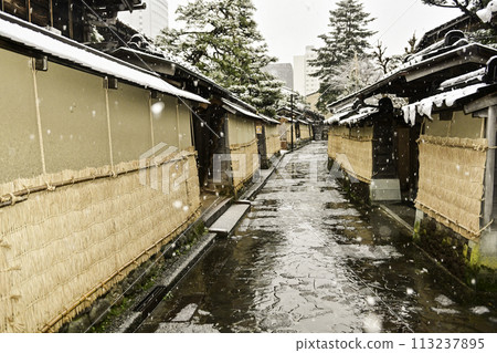 Beautiful snowy Nagamachi samurai residence ruins Beautiful snowy Nagamachi samurai residence ruins 113237895