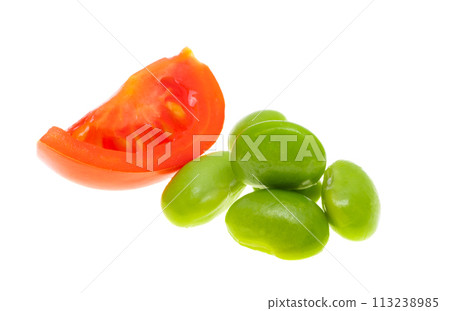 green beans isolated 113238985