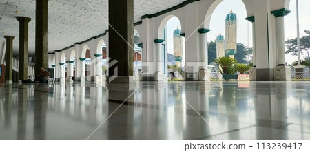 Historical mosques in South Asia 113239417