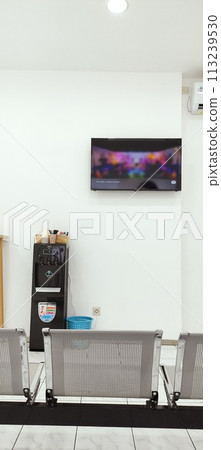 Office space where customers wait in line 113239530