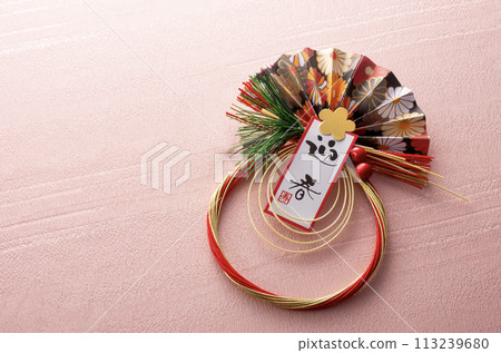 新年裝飾品和日本圖案布 113239680