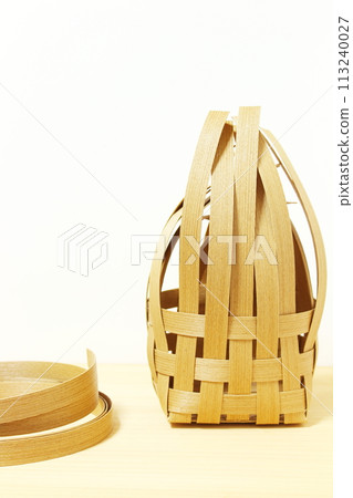Baskets/Crates [Weaving, Assembling, Making] (No People, Handmade, Paper Band) 113240027