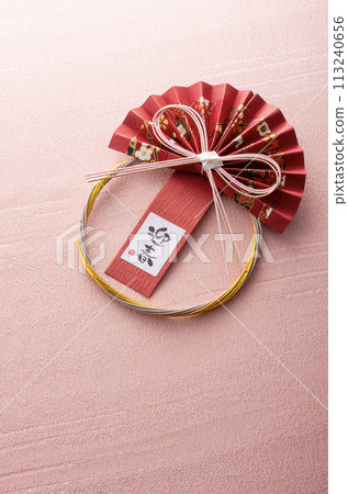 New Year's decorations and Japanese-patterned fabric New Year's decorations and Japanese-patterned fabric 113240656