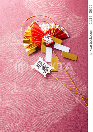 新年裝飾品和日本圖案布 新年裝飾品和日本圖案布 113240692