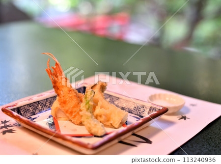 餐廳食物、開胃菜、沾醬、垂直組合 113240936