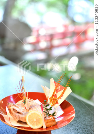餐廳食物、開胃菜、沾醬、垂直組合 餐廳食物、開胃菜、沾醬、垂直組合 113240939