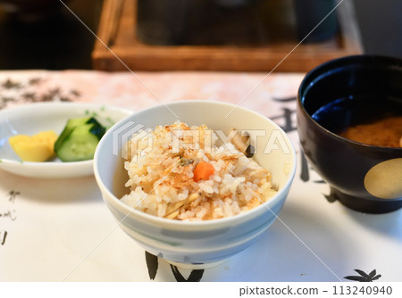 餐廳食物、開胃菜、沾醬、垂直組合 113240940