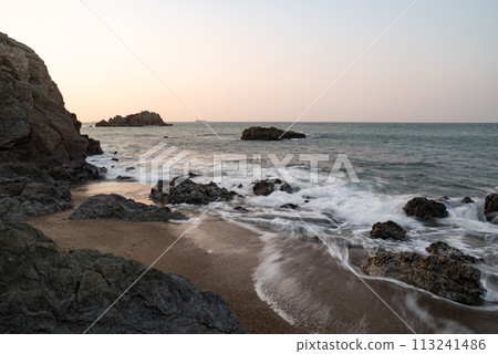 Waves rush Waves rush 113241486