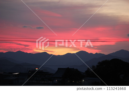 Dark red sky and clouds at dusk in the western sky 113241668