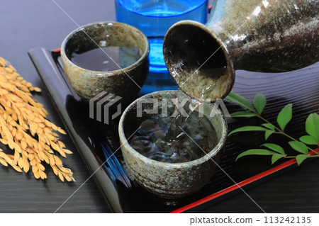 Pour Japanese sake (hot sake) Pour Japanese sake (hot sake) 113242135