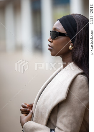 Elegant Woman with Sunglasses in Urban Setting 113242918