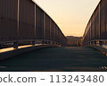 在黃昏的步行橋 113243480