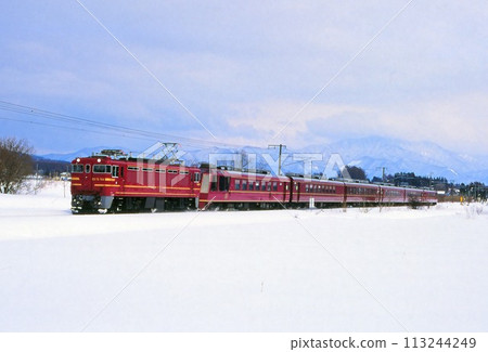Orient Saloon, a tatami-mat train on the Ban'etsu West Line 113244249
