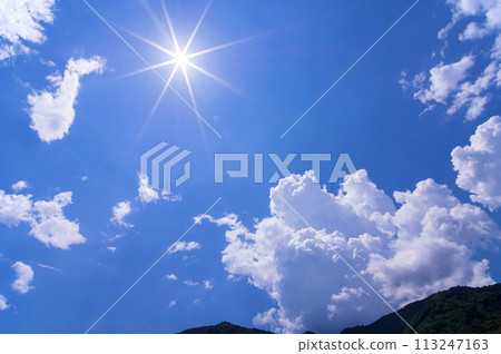 《夏天影像素材》夏天的天空與刺眼的陽光 113247163