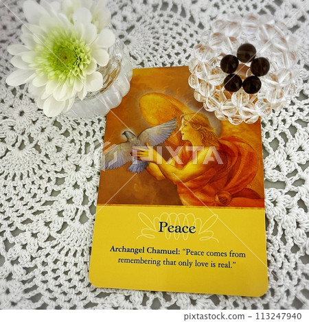 Oracle cards and natural stone objects Oracle cards and natural stone objects 113247940