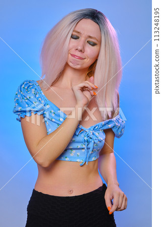 girl in wig girl in wig 113248195