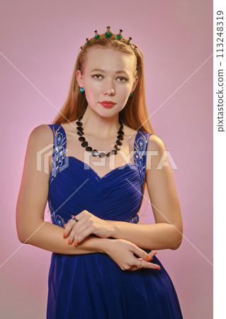 woman in crown 113248319