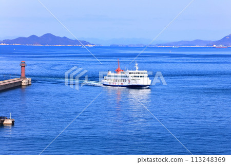 [Kagawa Prefecture] Takamatsu Port and the islands of the Seto Inland Sea seen from the Takamatsu Symbol Tower Observatory (Sunport Takamatsu) 113248369